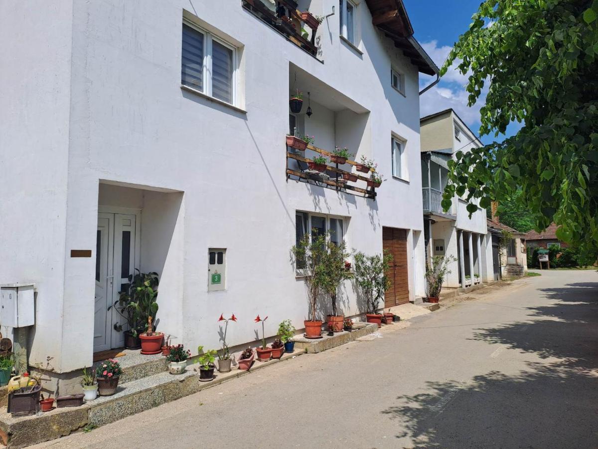 Apartman Naza Kulen Vakuf Exterior foto
